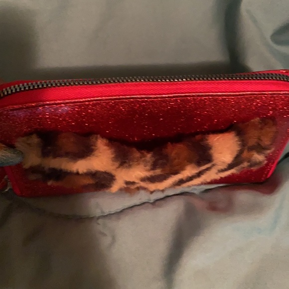 Red wristlet - Picture 2 of 4